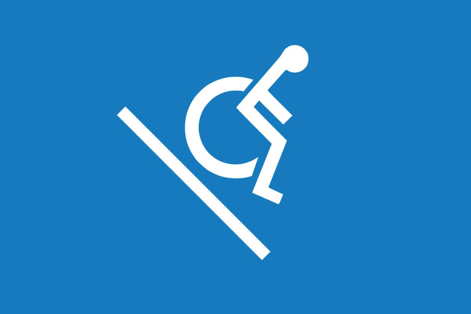 Rollstuhlfahrer mit blauen Hintergrund
