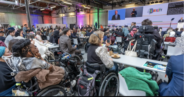 Menschen mit Einschränkungen
