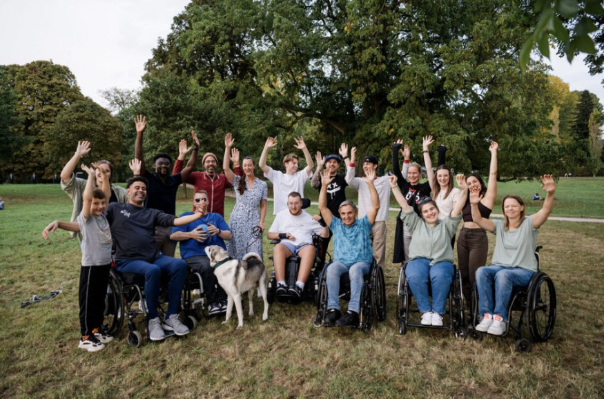 Mehrere Menschen mit Beeinträchtigungen